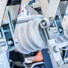 Anwendung technische Keramik in der Industrie – keramische Isolatoren in Maschinenbaukomponenten